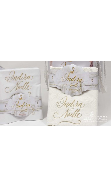 Trusou botez alb cu auriu deosebit de elegant cu lebade gold si broderie customizata Gold Swan 11
